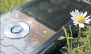 Обсяги продажу мобільних телефонів впали на 72%