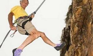 Аксакал серед верхолазів б'є рекорди в благих цілях