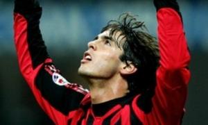 Кака розписався на футболці 