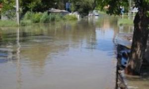 У Маріуполі прорвало колектор і район міста залило нечистотами