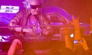 Завдяки внуку бабуся стала діджеєм