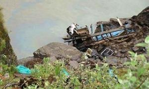 В Індії автобус упав у прірву. Загинули 25 людей, 40 поранено