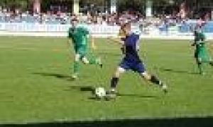 На матчах футбольної Ліги Європи буде 5 арбітрів