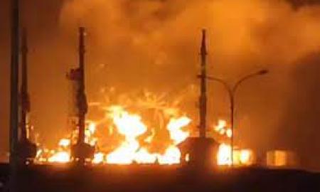 УСевастопольській бухті палає