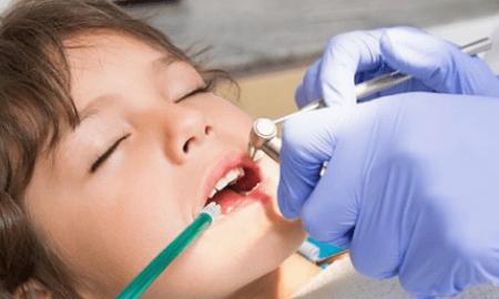 Лікування зубів під седацією: сучасне рішення для спокою дитини та впевненості батьків