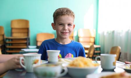З вересня безкоштовні гарячі обіди отримуватимуть всі учні України