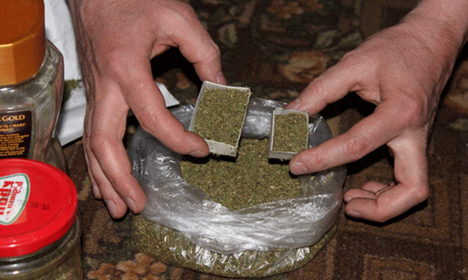 Сколько грамм в стакане с марихуаной как купить в липецке наркотики