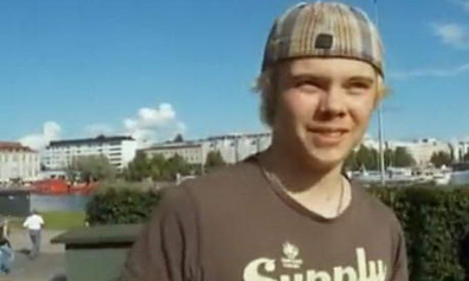 18-річний фін жбурнув мобільний телефон на понад 100 метрів