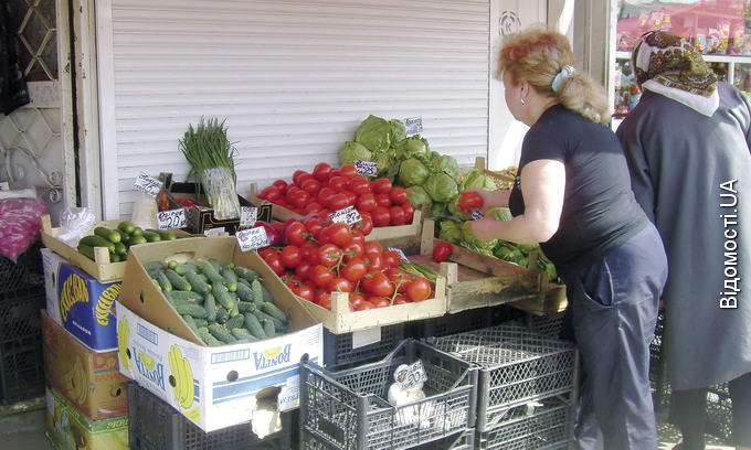 На ринках продовжують продавати овочі з нітратами