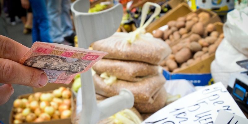 Українці витрачають на їжу найбільше грошей серед усіх європейських країн