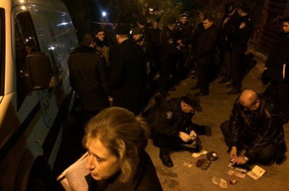 Чоловік, який назвався екс-бійцем «Айдару», кинув гранату в будинок Садового