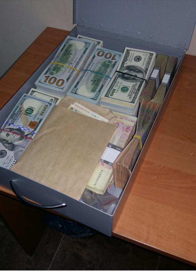 У чиновника Міноборони знайшли банківську комірку з пачками грошей