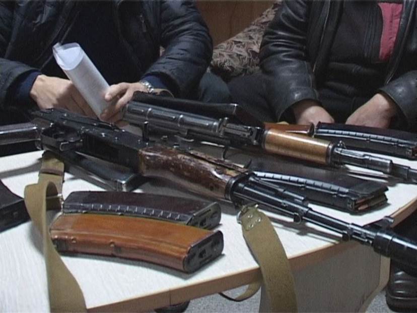 На Дніпропетровщині чоловік знайшов у лісі кілька автоматів