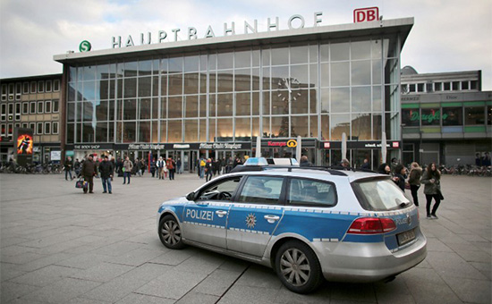 У новорічну ніч в німецькому Кельні мігранти напали на 90 жінок