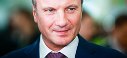 Глава «Сбербанку» заявив про поневолення Росії