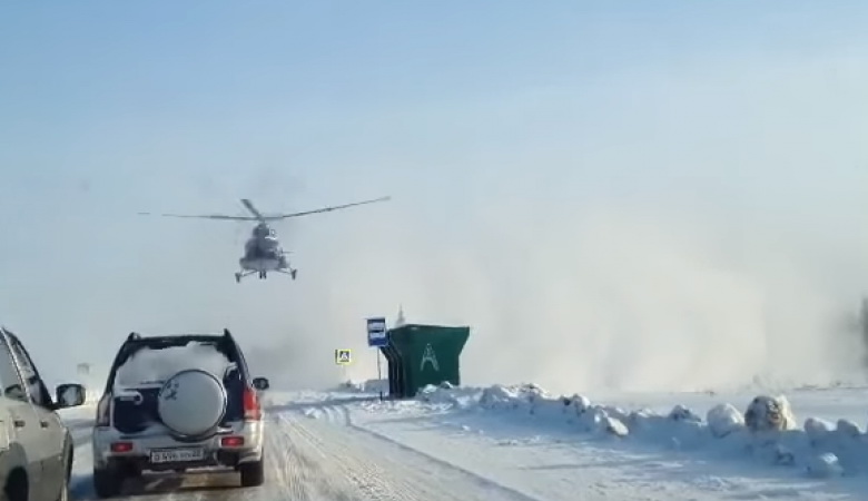 Невідомий вертоліт приземлився на одну з федеральних доріг Росії, щоб підібрати пасажира