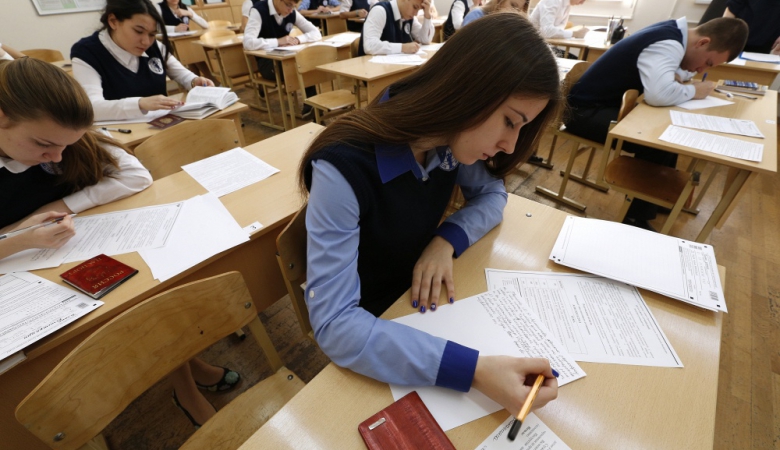 Випускникам кримських шкіл через проблему зі світлом доводиться повторно писати підсуковий твір