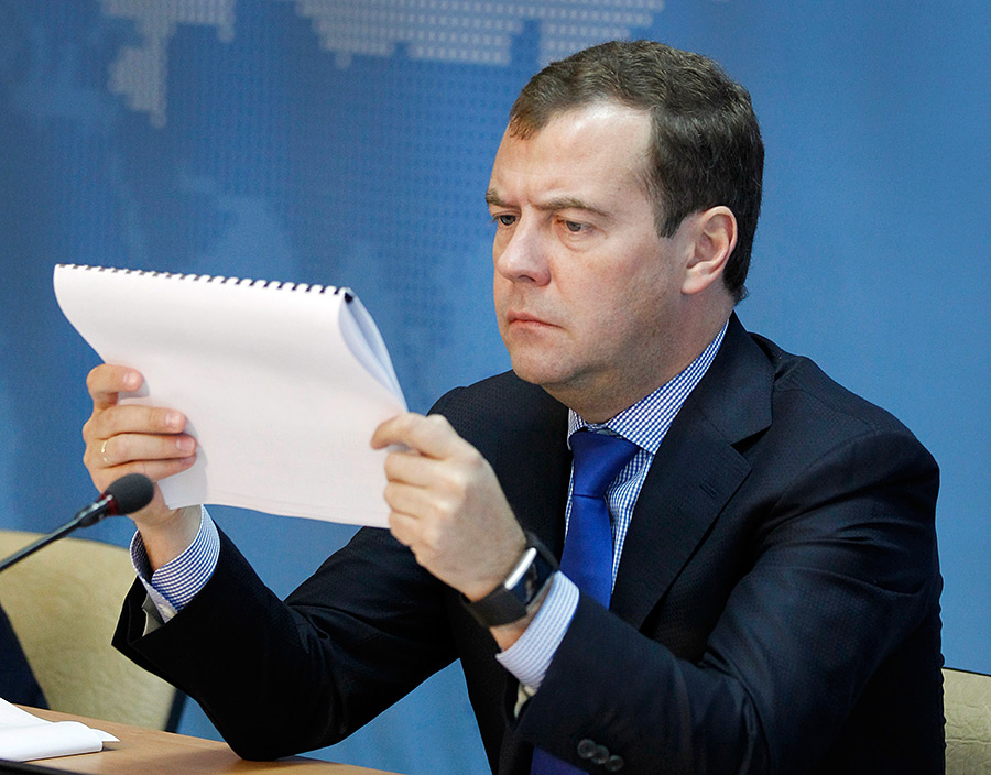 Медведєв назвав «неподобством» дії з блокування російських фур в Україні