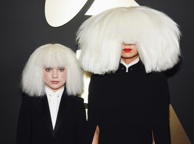 Австралійська співачка Sia пояснила, чому приховує своє обличчя