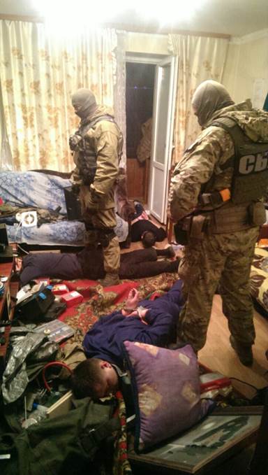 На Житомирщині СБУ ліквідувала банду торгівців наркотиками та зброєю