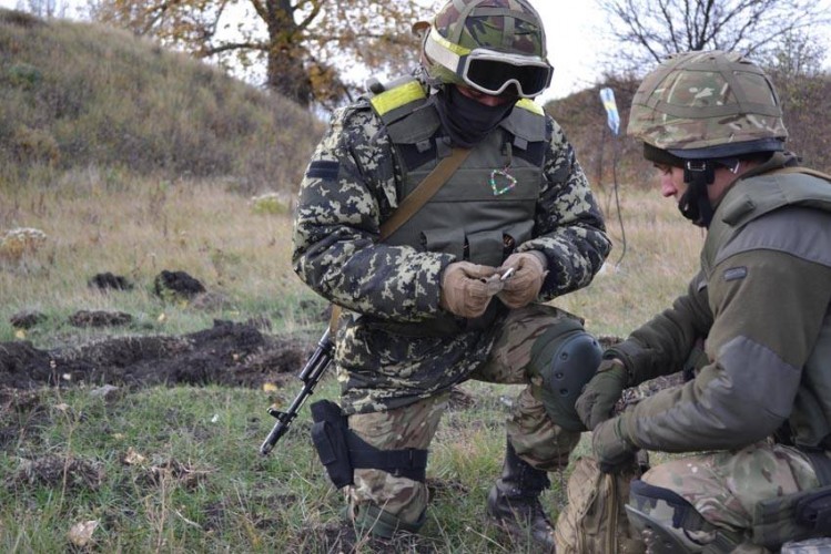 За добу російські найманці 71 раз обстріляли позиції українських підрозділів