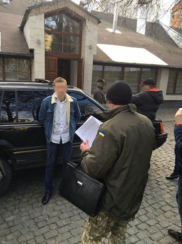 СБУ затримала прикордонника на хабарі в 20 тисяч гривень