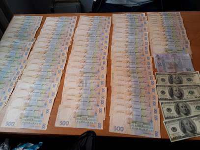 СБУ затримала на хабарі співробітників управління юстиції Дніпропетровська