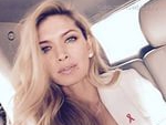 Віра Брежнєва приголомшила фанатів ефектним фото біля улюбленого авто