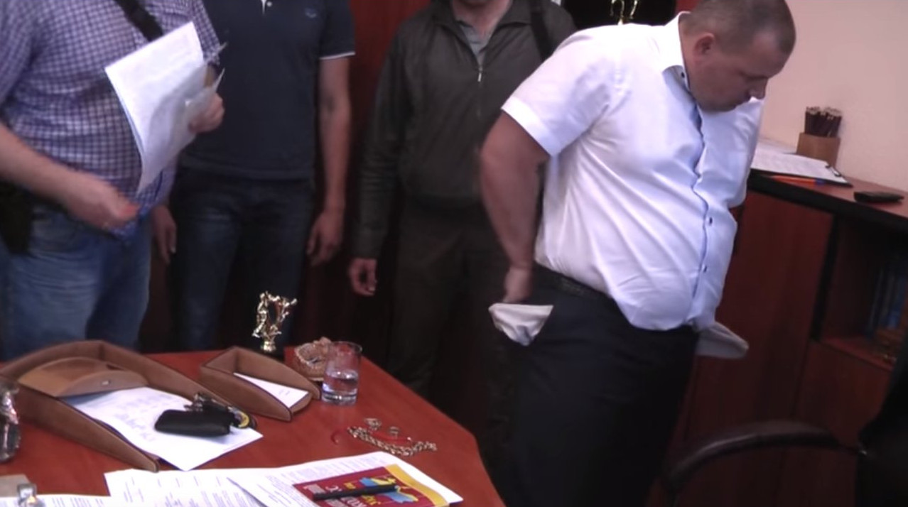 Відео затримання учасників бурштинової мафії на Рівненщині