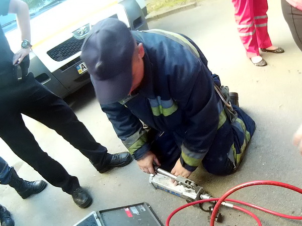 У Києві рятувальники звільнили ногу 10-річної дівчинки з пастки