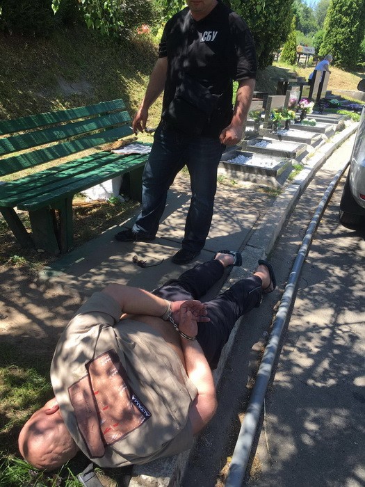 На хабарі спіймали начальника дільниці київського крематорію, який обклав «даниною» підлеглих