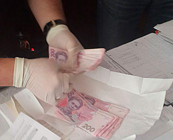 У Черкасах на хабарі попався заступник директора навчального закладу