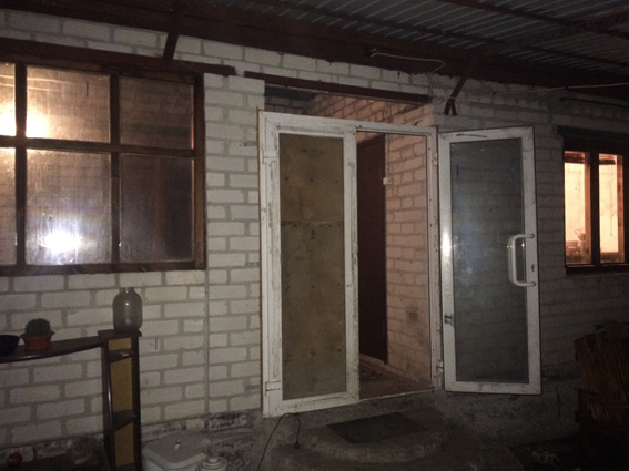 Агресивного чоловіка, який забарикадувався з дітьми, вдалося затримати