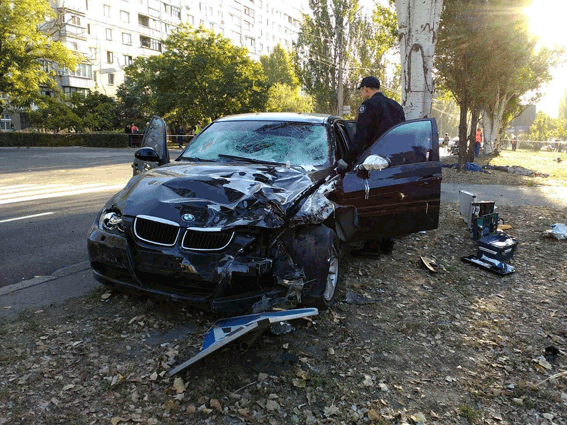 У Миколаєві водій BMW збив насмерть чотирьох працівників автодорожньої служби
