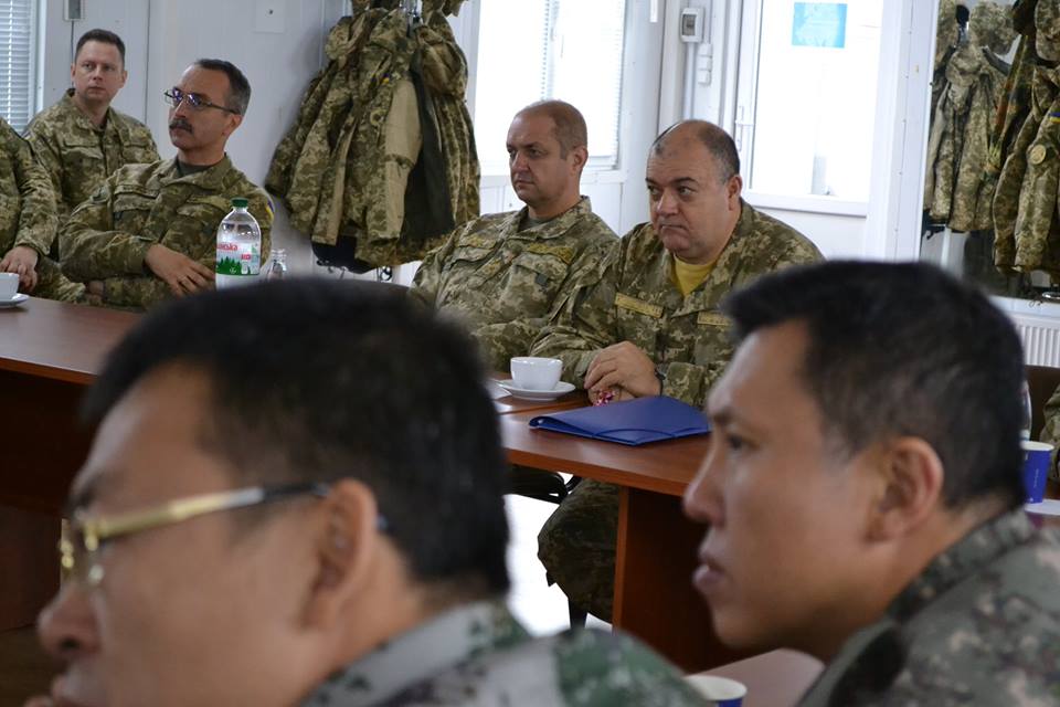 Військові аташе відвідали район АТО