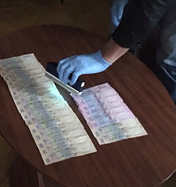 У Києві на хабарі затримано начальника районного відділу Державної міграційної служби