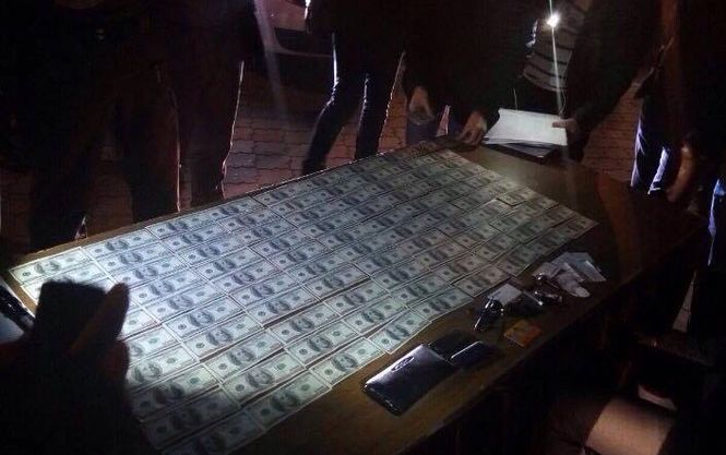 У судді з Дніпра заарештували нерухоме майно, гроші та коштовності