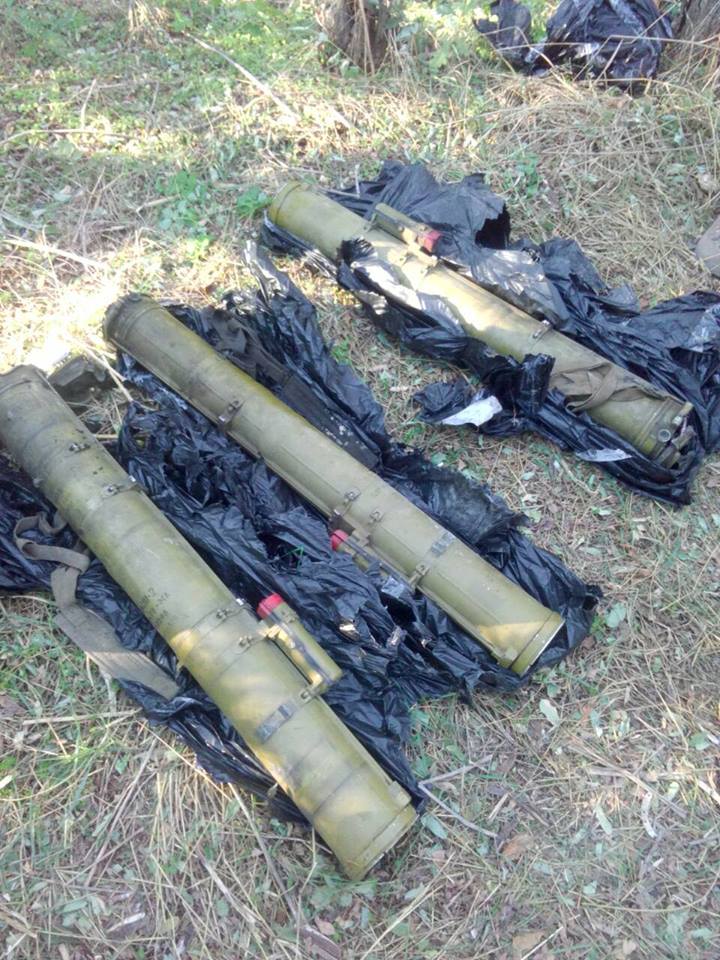 У районі АТО виявили чотири схованки зі зброєю