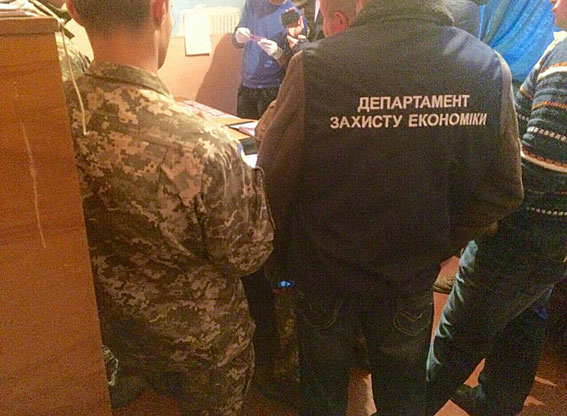 На Полтавщині військового офіцера затримали на хабарі