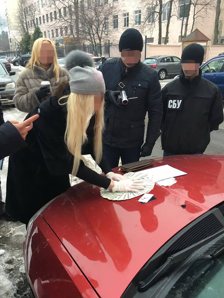 На хабарі затримано старшого слідчого київської поліції
