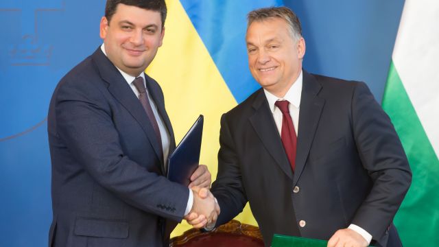 Угорщина почне видавати українцям візи, не чекаючи рішення ЄС