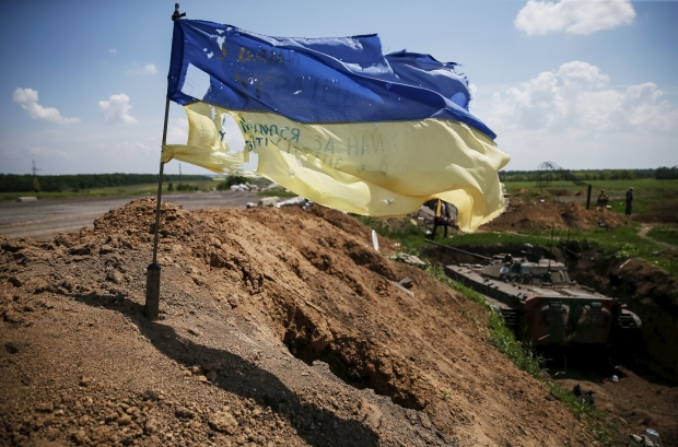 Ворог не припиняє бомбити по українських позиціях