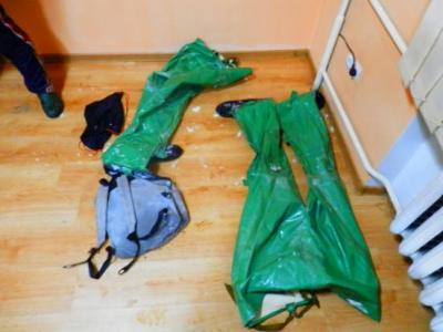 На Закарпатті затримали двох порушників кордону в мокрому одязі та гідрокостюмах