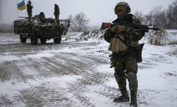 АТО: Ворог не зупиняє обстріли. Один військовий поранений