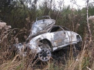 На Волині нетверезі чоловіки вибралися з палаючого авто