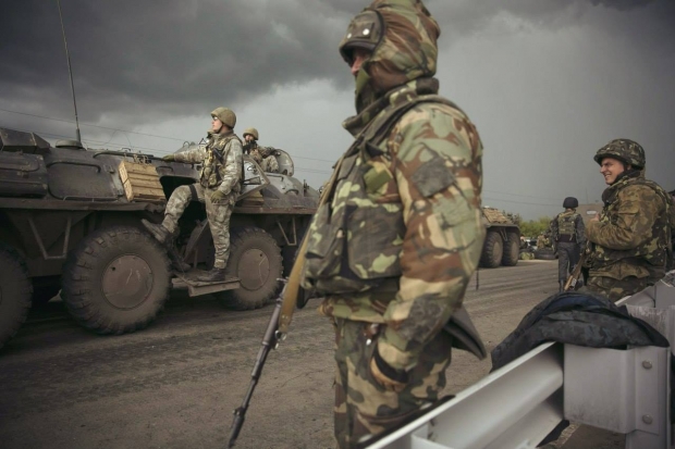 АТО: ворог продовжує обстрілювати українські позиції