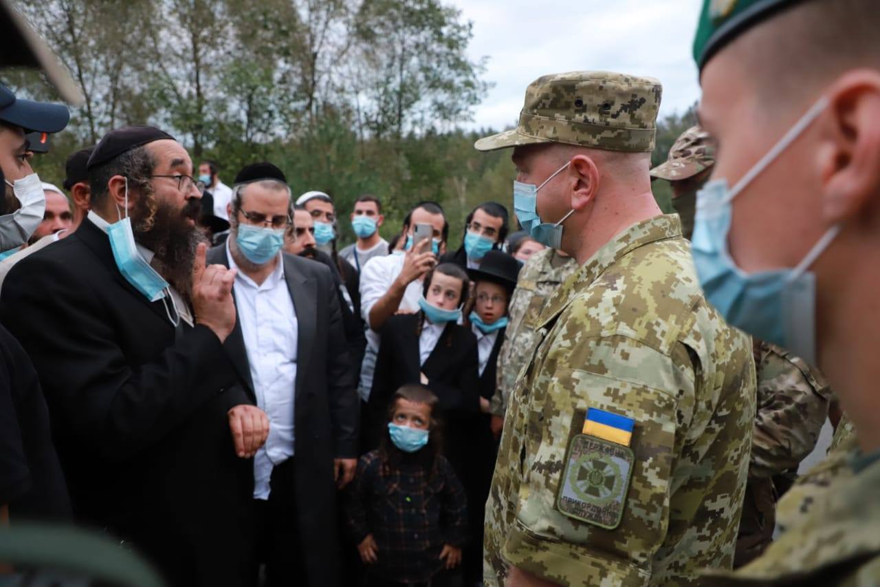 Хасиди-паломники намагаються прорватись в Україну через білоруський кордон 