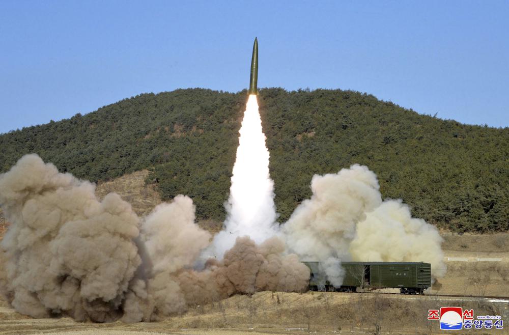 Північна Корея випробувала запуск балістичних ракет з поїзда