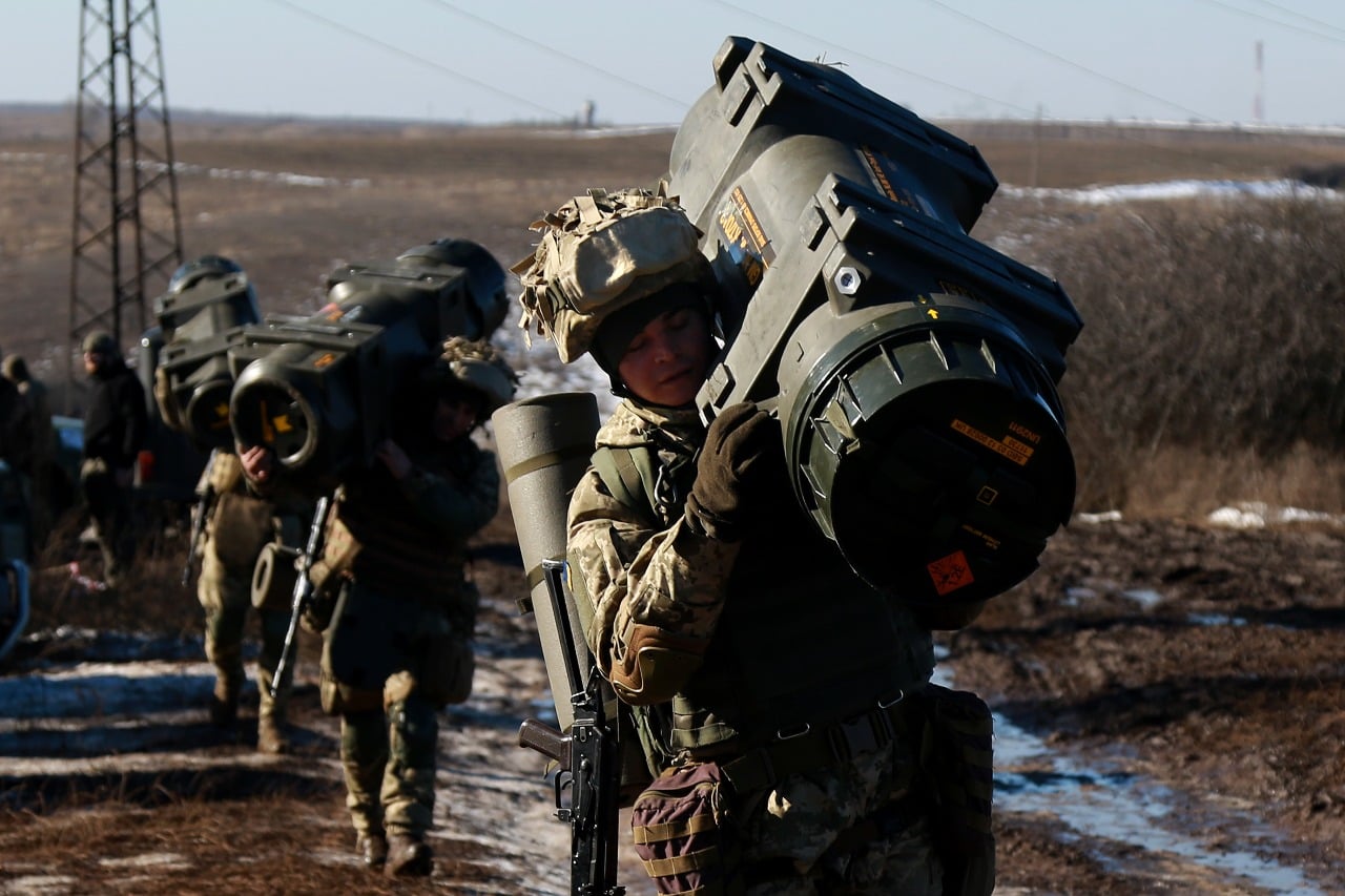 Бої на сході України: двоє  військових загинуло, дванадцять  поранено, шестеро травмовані