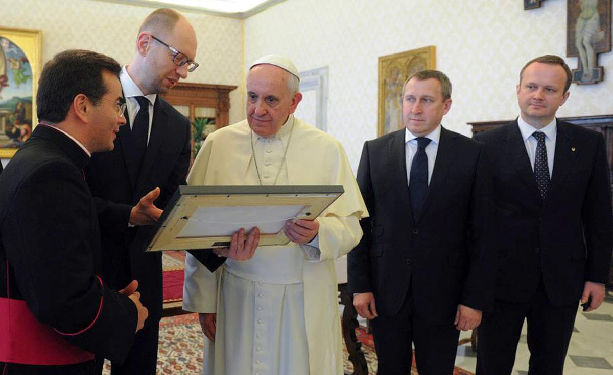 Відомий у світі митець скасував свою виставку у Ватикані через позицію Папи
Франциска по Україні